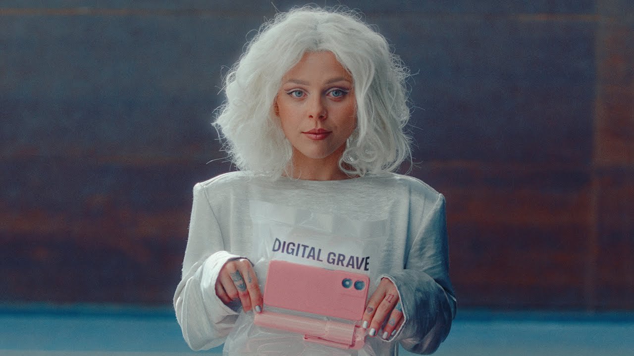 VICTORIA – WE DON’T GET ALONG